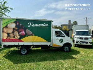camion femeniasagronegocios verduras frescas